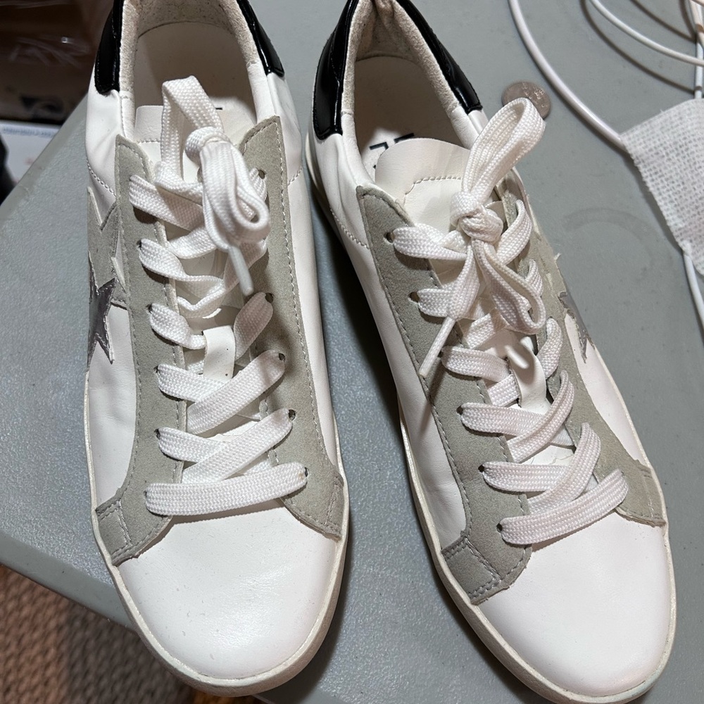 Ladies gently loved JF size 8 shoes